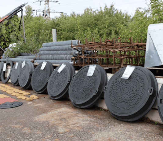 Как винницкий завод изготовляет канализационные люки из отходов