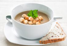 Які страви можна приготувати з сухариками?
