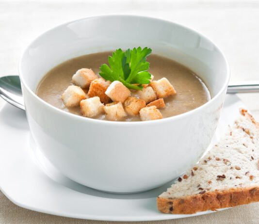 Какие блюда можно приготовить с сухариками: подборка рецептов