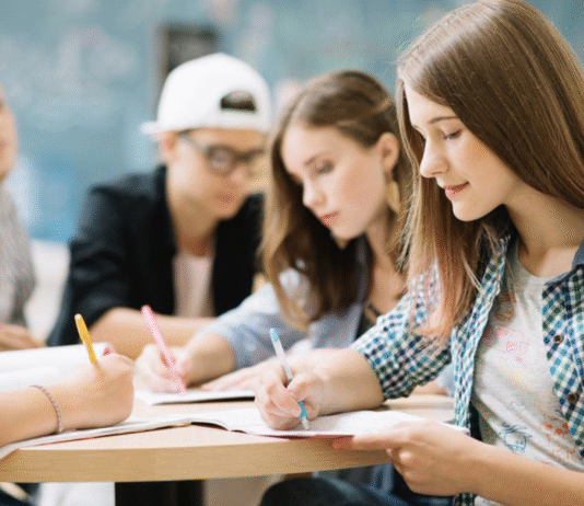 Как онлайн-школа помогает поступить на престижные факультеты и специальности: Секрет успешного НМТ